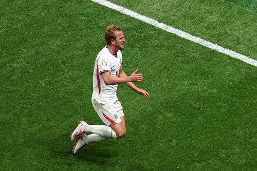 Harry Kane ghi cú đúp với đôi giày hiếm thấy