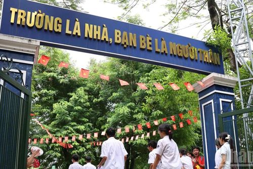 Hai trường công lập của Hà Nội hạ điểm chuẩn vào lớp 10