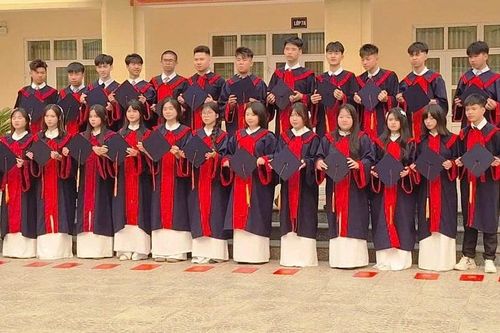 Ngôi trường vùng biên xứ Thanh gặt 'mùa vàng' tuyển sinh lớp 10