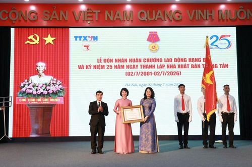 Nhà xuất bản Thông tấn đón nhận Huân chương Lao động hạng Ba