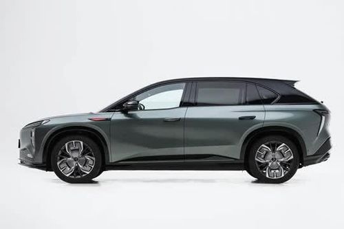 Xe điện dài gần 5 mét, công suất 349 mã lực, giá hơn 770 triệu đồng