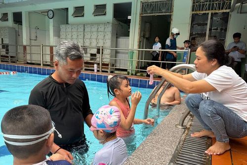 Những người giữ mùa hè an toàn