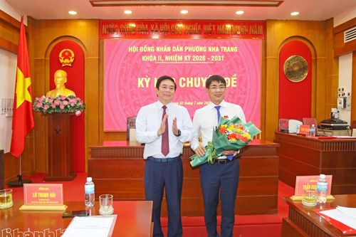 Thống nhất bầu Chủ tịch HĐND, Chủ tịch UBND phường Nha Trang
