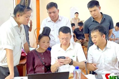 'Sổ tay đảng viên điện tử' về với chi bộ bản