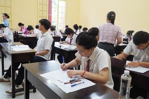 Phổ điểm & bước chuyển của giáo dục Huế