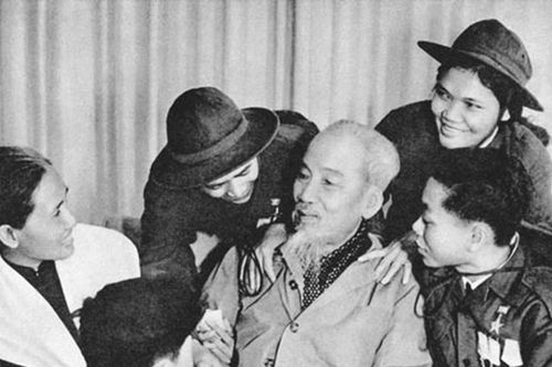 Kỷ niệm 50 năm Ngày thành phố Sài Gòn - Gia Định vinh dự mang tên Chủ tịch Hồ Chí Minh 'Miền Nam yêu quý luôn ở trong trái tim tôi!'
