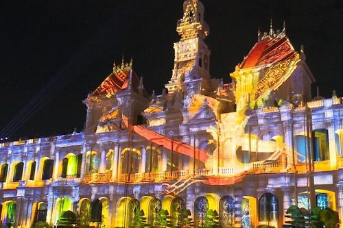 Náo nức với nghệ thuật 3D Mapping chào mừng thành phố mang tên Bác