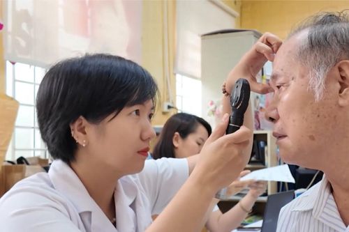 'Ba Đình 365' - Điểm tựa y tế toàn diện cho người yếu thế