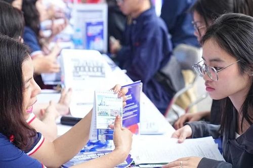 Muốn AI gợi ý nguyện vọng đại học sát hơn, nên nhập những gì ngoài điểm thi?