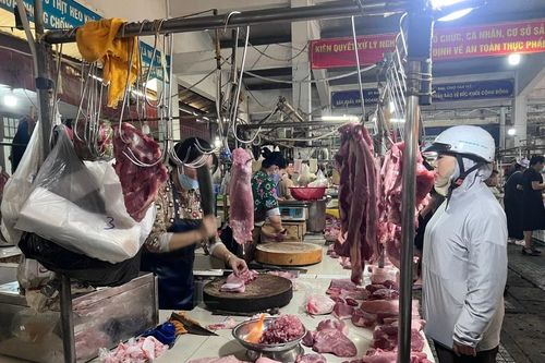 Nghịch lý thịt heo: Giá đến tay bà nội trợ gấp 4 lần khi xuất chuồng