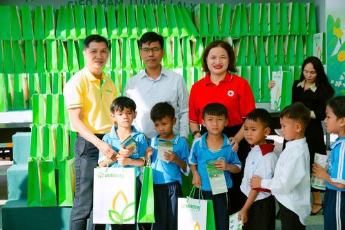 Hơn 15.700 học sinh vùng khó khăn được hỗ trợ từ Chương trình 'Sữa đậu nành học đường'