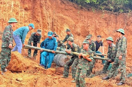 Phát hiện và xử lý an toàn quả bom còn ngòi nổ khi đào móng nhà ở Sơn La