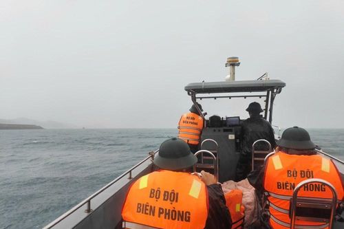 Quảng Ninh: Cứu hộ thành công 7 thuyền viên bị đắm tàu trên vùng biển Cô Tô