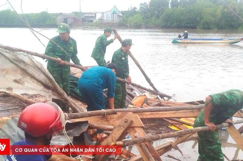 Sạt lở làm hư hại hoàn toàn căn nhà của người dân