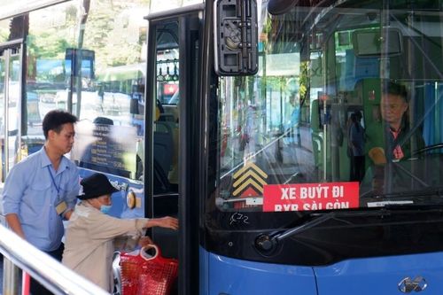 TPHCM 'tuýt còi' tài xế, tiếp viên làm khó khách đi xe buýt 0 đồng