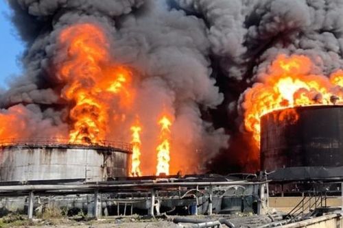 Ukraine tuyên bố tấn công một trong những cơ sở chế biến dầu lớn nhất của Liên bang Nga