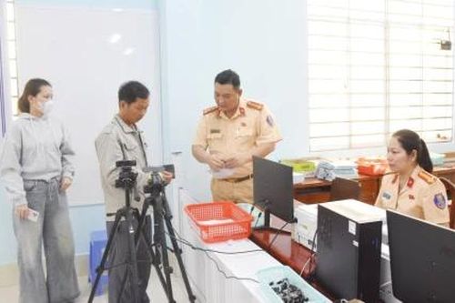 Đồng Tháp: Chuyển Bộ phận Tiếp nhận và Trả kết quả cấp, đổi Giấy phép lái xe về Phòng Cảnh sát giao thông