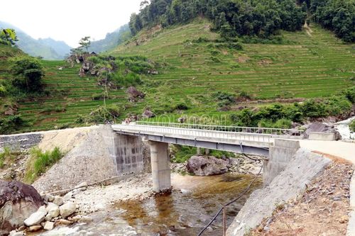 Cầu Pờ Hồ nối những niềm vui