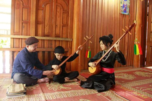 Thầy Then của bản
