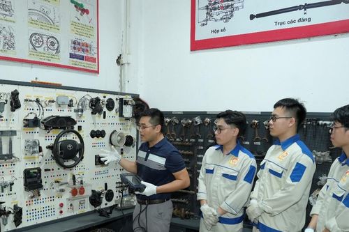 Đón đầu kỷ nguyên xe điện: Cơ hội rộng mở cho ngành Kỹ thuật xe năng lượng mới thông minh
