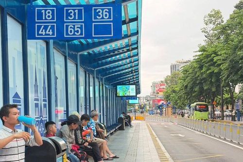 Xử phạt 2 trường hợp xe buýt bỏ trạm không đón khách