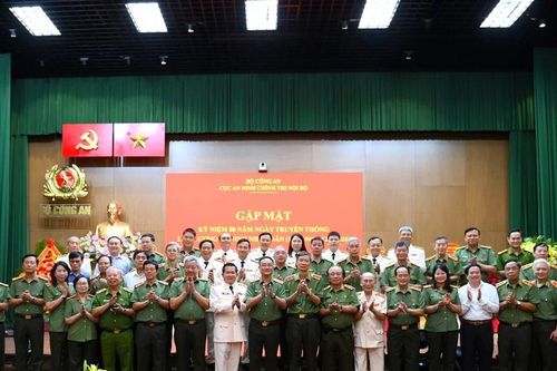 Tuyệt đối trung thành với Đảng, Tổ quốc và nhân dân