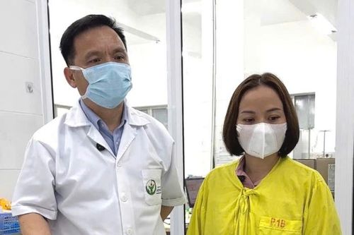 Khoảnh khắc tiễn biệt nghẹn ngào của thầy hiệu trưởng với học trò hiến tạng cứu người