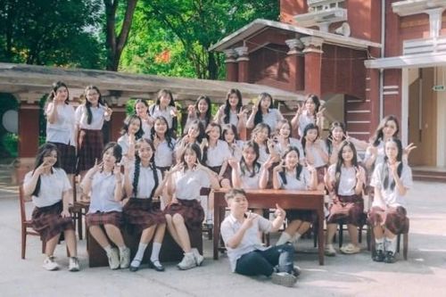 Ba thủ khoa Văn trong cùng một lớp: Hành trình từ tình yêu văn chương