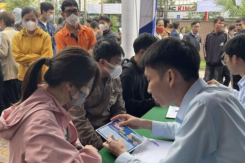 Bắt buộc đưa nội dung chăm lo, hỗ trợ NLĐ là người dân tộc thiểu số vào báo cáo định kỳ