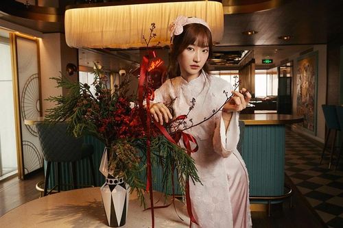 Nữ người mẫu duy nhất xuất hiện cùng Ji Chang Wook trên thảm đỏ Liên hoan phim châu Á-Đà Nẵng