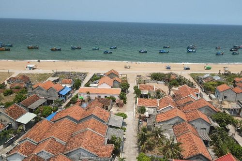 Làng Lò: Mái ngói đỏ trải dài bên bờ đại dương xanh