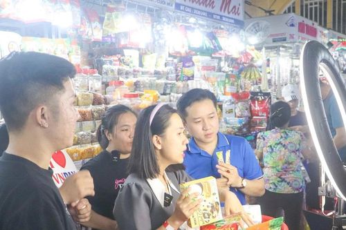 Chính phủ yêu cầu công khai quy chế livestream bán hàng