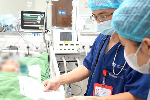 Bé trai Hà Nội đuối nước ngừng tim tại bể gần nhà ngay buổi học bơi thứ 3