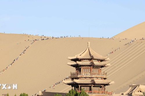 Minh Sa Sơn-Nguyệt Nha Tuyền, nơi 'sa tuyền cộng sinh' nghìn năm tại Trung Quốc