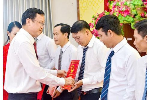 Đảng ủy xã An Biên công bố thành lập 16 chi bộ ấp sau sáp nhập