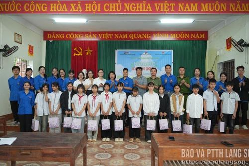 Sôi nổi các hoạt động thanh niên tình nguyện tại xã Mẫu Sơn