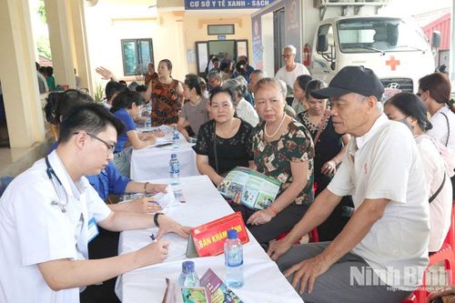 Phát triển y tế cơ sở: Cơ hội và thách thức