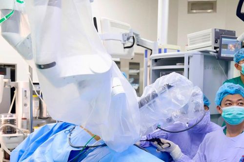 Lần đầu đào tạo bài bản phẫu thuật robot điều trị ung thư