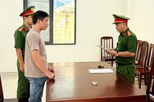 Khởi tố chủ kho hàng chứa hơn 4.000 đôi giày dép giả mạo hàng hiệu
