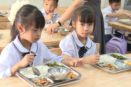 Hà Nội đề xuất nâng mức hỗ trợ bữa ăn bán trú