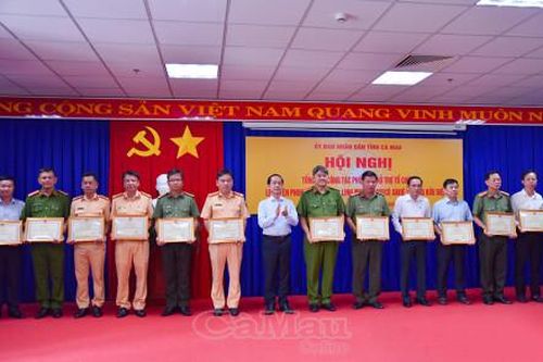 Cà Mau khen thưởng các tập thể, cá nhân phục vụ sự kiện Lễ tuyên phong Chân phước
