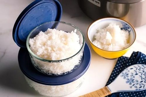 Nhiều gia đình vẫn để cơm nguội qua đêm theo cách này mà không biết đang tăng nguy cơ mất an toàn thực phẩm