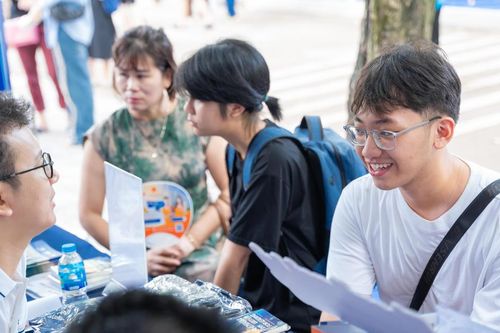 Điểm chuẩn đại học 2026 sẽ phân hóa theo từng tổ hợp xét tuyển