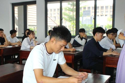 Phòng thi có 15/22 thí sinh đạt điểm 10 môn Toán, Sở GD-ĐT Hà Tĩnh nói gì?