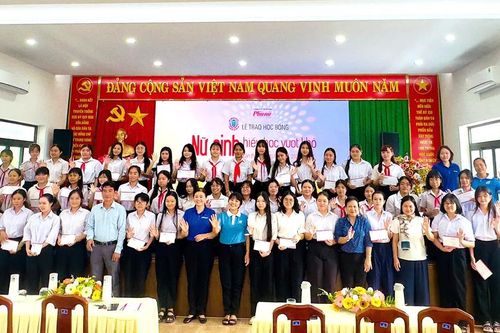 Học bổng 'Nữ sinh hiếu học vượt khó' đến đặc khu Côn Đảo