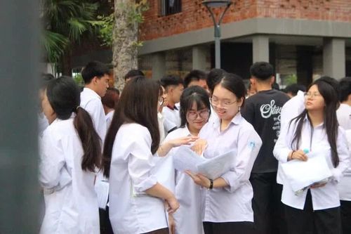 Một phòng thi có 16 điểm 10 môn Toán, Sở GD-ĐT Hà Tĩnh nói gì?