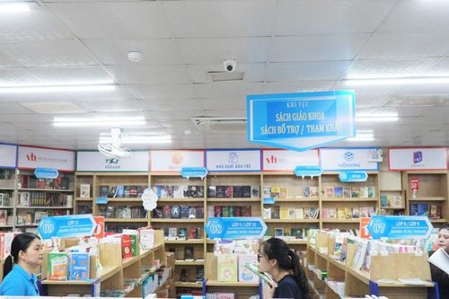 Đảm bảo học sinh vùng khó không lo về sách giáo khoa