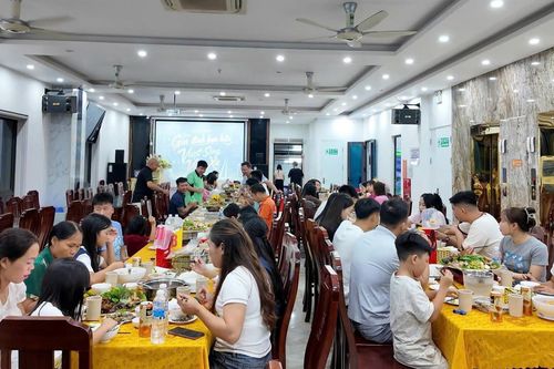 Chủ khách sạn ở Cô Tô mổ lợn rừng đãi gần 50 khách lưu trú khi bão số 1 đổ bộ