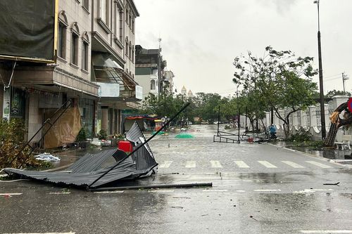 Móng Cái ngổn ngang sau bão số 1, lũ đang về trên sông Ka Long