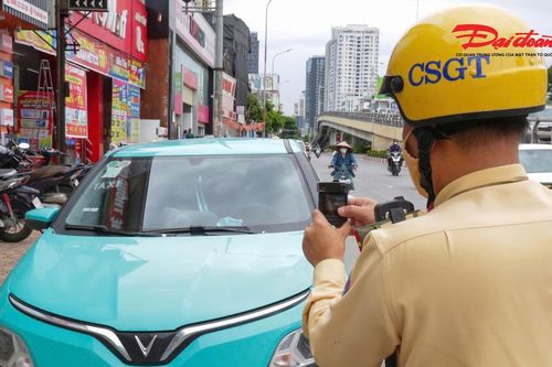 Camera nghiệp vụ giúp CSGT Hà Nội nâng cao hiệu quả xử lý vi phạm